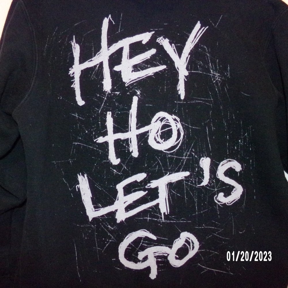 Ramones black zip up hoodie sweater size small